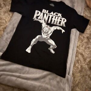 NWOT MED MENS/UNISEX BLACK PANTHER T’CHALLA GRAPHIC TEE